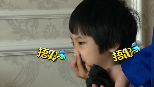 爸去哪儿》第二季未播花絮:费曼惨遭亲爹臭袜