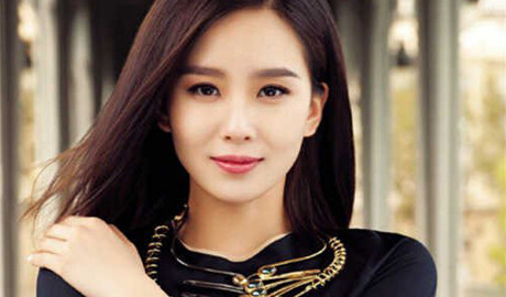 《只因单身在一起》曝奢华版海报 任性做壕剧