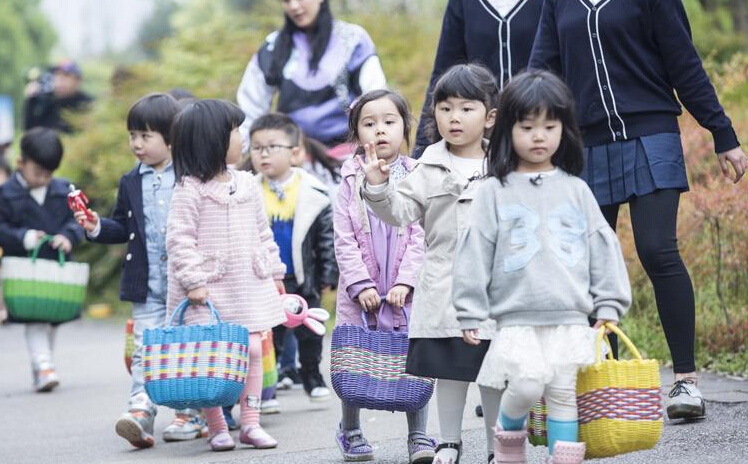 爱上幼儿园萌娃春游上演吃货大作战更新至第4期