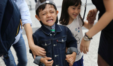 《爸爸去哪儿3》抵澳洲录制 诺一牵手夏天男友力爆棚