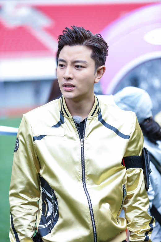 贾乃亮回归《全员2》 扮冰上大白欲与甜馨比萌