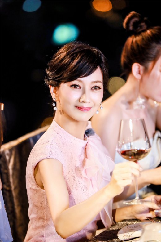 赵雅芝--用优雅和勇气对抗流年_湖南卫视