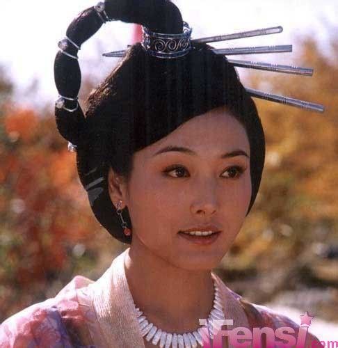 袁姗姗舒畅秦岚蹩脚装扮 得罪谁也别得罪造型师